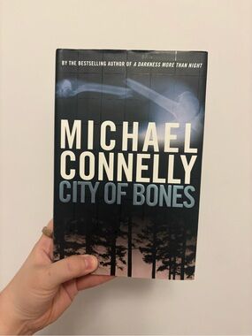 Michael Connelly "City of Bones" Paperback Book - Black Blue Cover